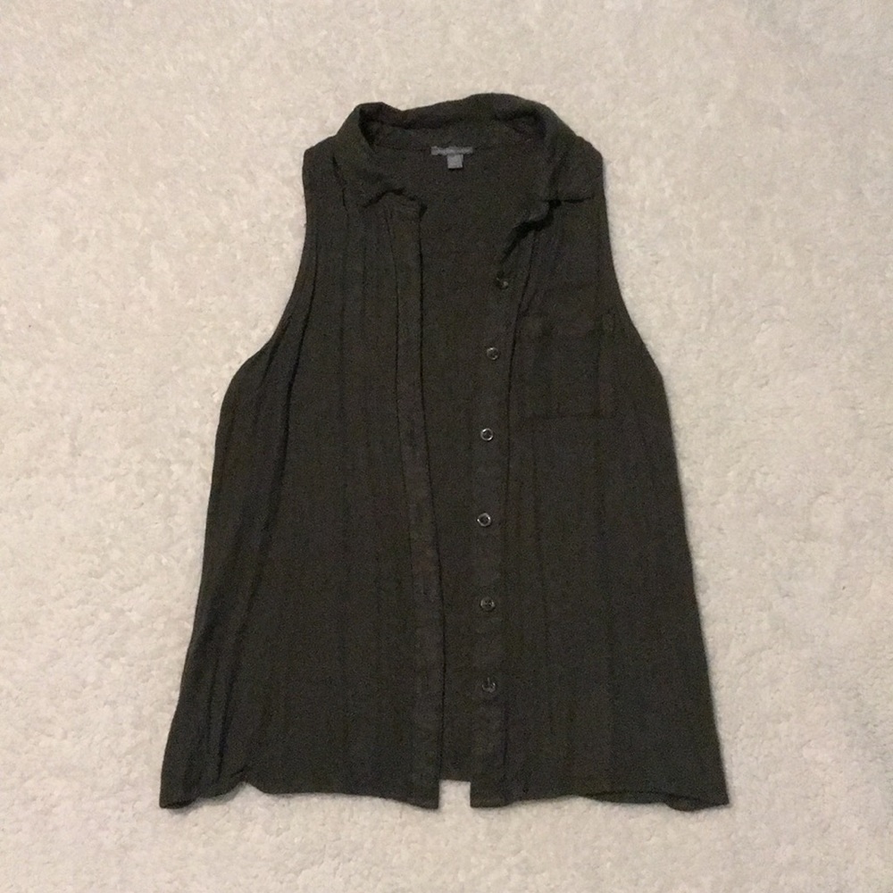 🌺Army green sleeveless button up